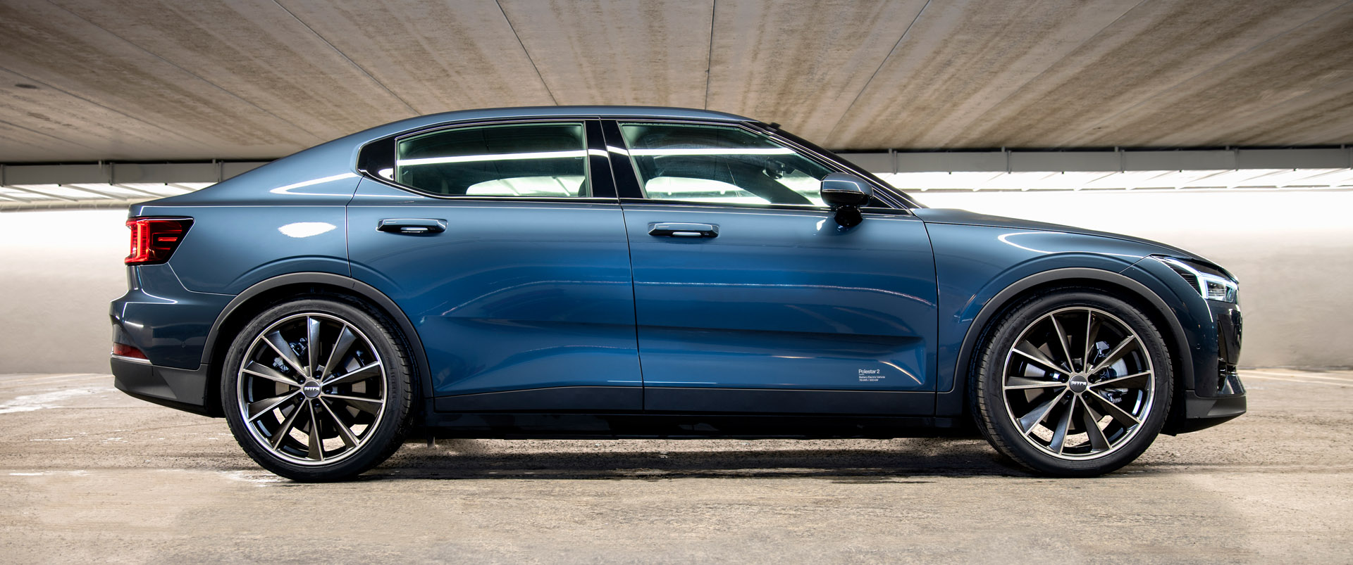 Polestar 2 med Nitro Aero FF Gloss Gun/Polished