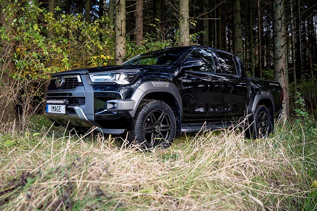 Toyota Hilux w. Image Rough M.Blk